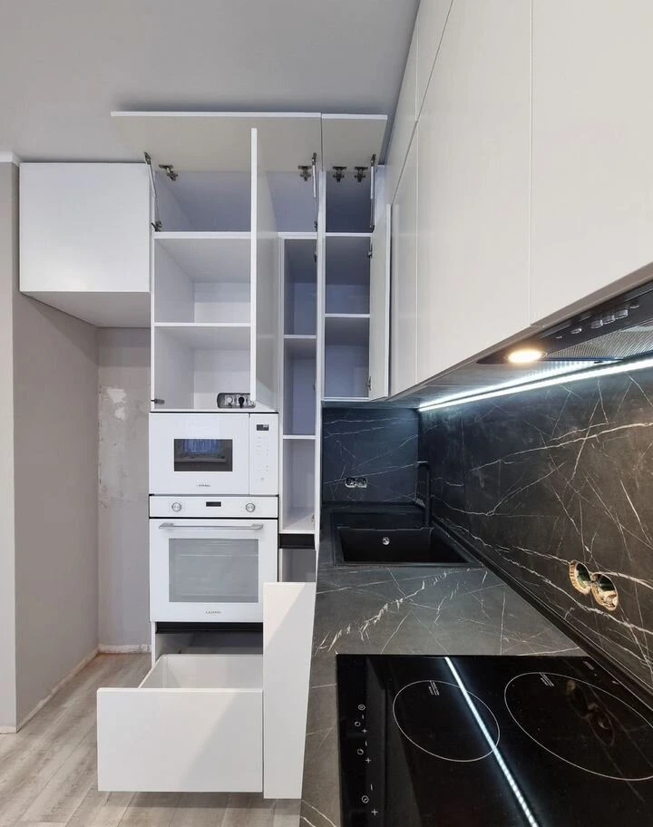 Кухня с барной стойкой